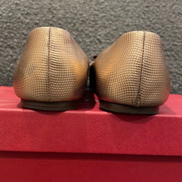 Authentic Ferragamo Varina ballet flat with original box and shoe bag size 6.5 - Picture 5 of 9